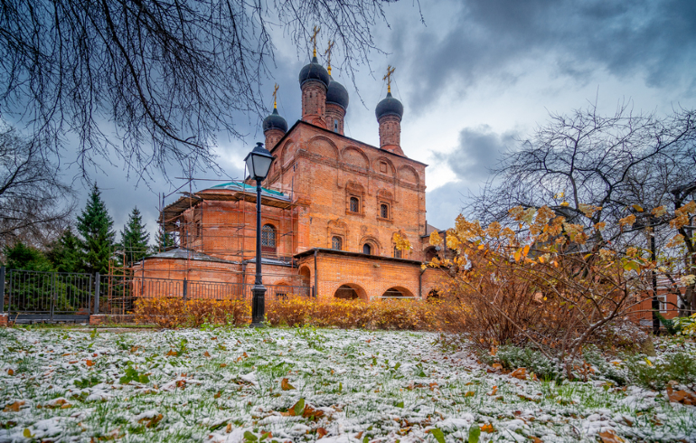 Крутицкое подворье в Москве. Успенский собор Крутицкое подворье в Москве. Успенский собор